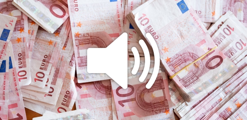 Collage: stapel eurobiljetten en icoon van een luidspreker
